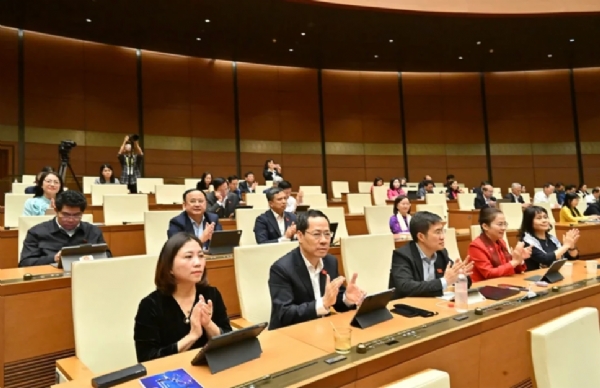 ´Mở cửa´ cho tư nhân đầu tư điện hạt nhân nhỏ, thêm ưu đãi lớn cho điện gió ngoài khơi