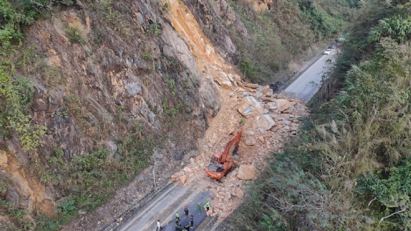 Công ty HBI hỗ trợ tìm kiếm nạn nhân trong vụ sạt lở nghiêm trọng ở Mai Châu