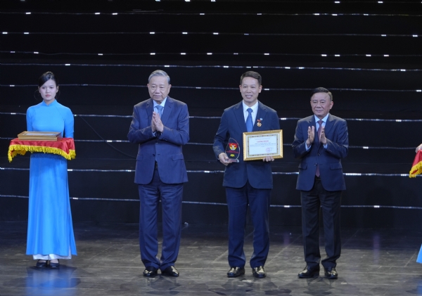 Công ty CP Green i-Park được vinh danh trong việc học tập và làm theo tư tưởng, đạo đức, phong cách Hồ Chí Minh