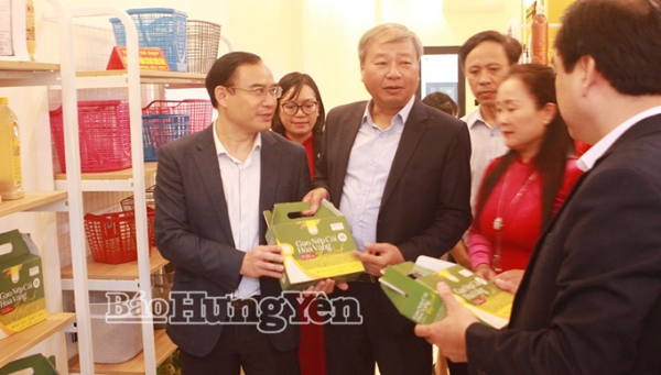 Khai trương điểm giới thiệu và bán sản phẩm OCOP tại xã Thái Thuỵ