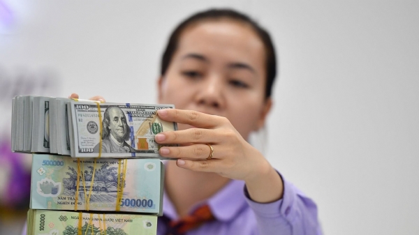 Giảm lãi suất cho vay: &acute;Khơi thông dòng tiền để giảm áp lực lên ngân hàng&acute;