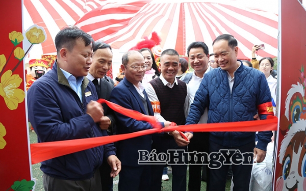 “Phiên chợ Tết 0 đồng” tại Trường THPT Chuyên Thái Bình