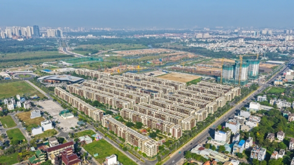 Doanh nghiệp địa ốc tăng tốc vay nợ