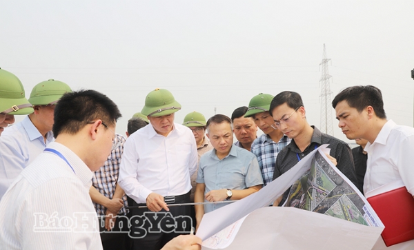 Đồng chí Nguyễn Mạnh Quyền, Phó Bí thư Tỉnh ủy khảo sát một số công trình, dự án giao thông trọng điểm