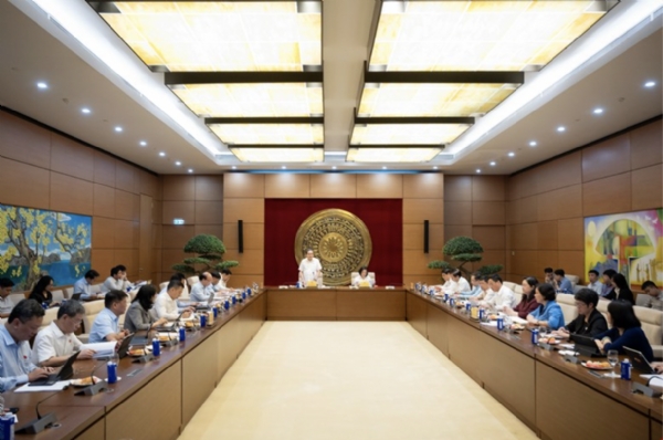 Chủ tịch Quốc hội: Không để tình trạng “luật một đường, nghị định một nẻo, thông tư một kiểu”