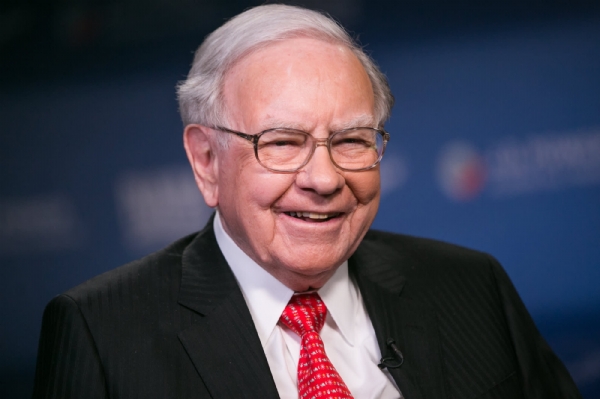 Warren Buffett chỉ ra hai sai lầm tài chính nhiều người trẻ mắc phải