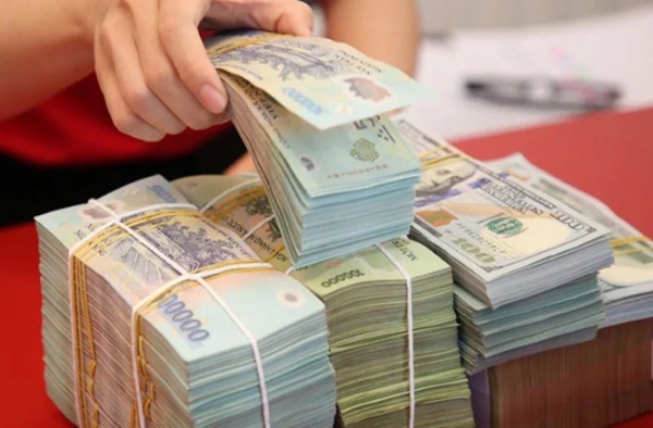 &acute;Van thanh khoản&acute; được nới, lãi suất có sớm hạ nhiệt?