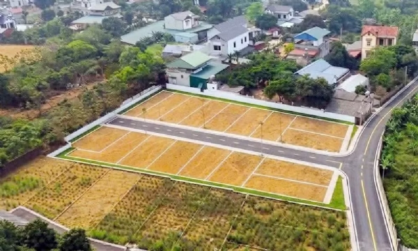 Đất nền có nơi &acute;bốc hơi&acute; hơn một nửa so với mức giá đỉnh sốt