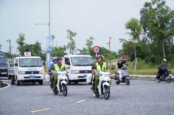 Ra quân đảm bảo an toàn giao thông tại khu công nghiệp Liên Hà Thái
